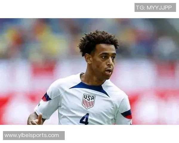 泰勒亚当斯称赞普利西奇为世界级球员需给予更多自由度以发挥潜力